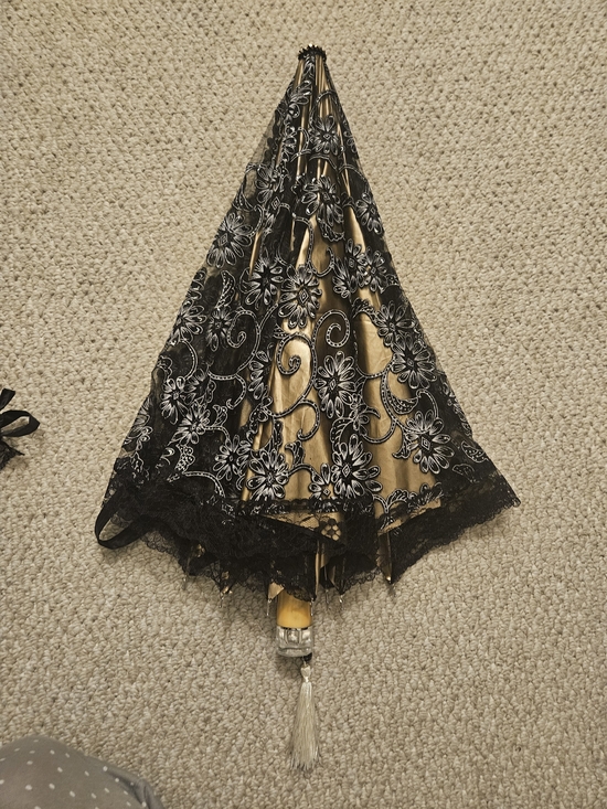 Ouruola Accessories - Gold and Black Lace Folding Parasol - Elegant Women's Umbrella